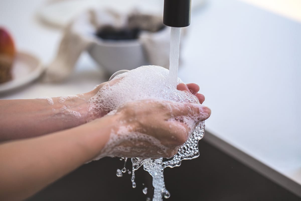 How To Wash Your Face Properly: Explained Using 9 Science-Proven Steps